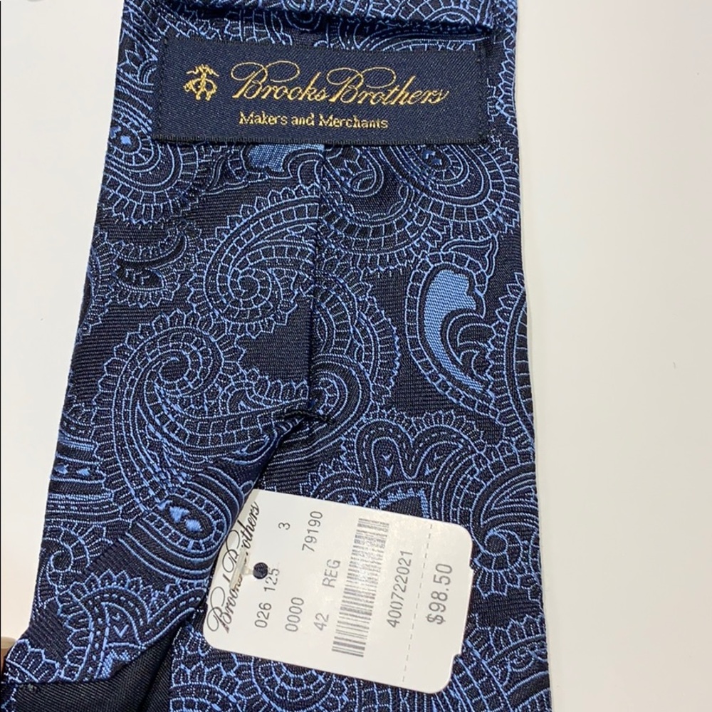 Brooks Brothers blue Paisley Tie -NWT
